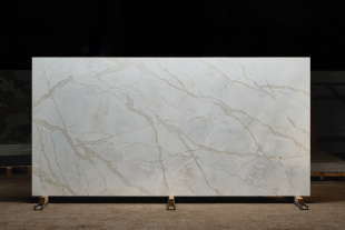 700 Calacatta Translucent