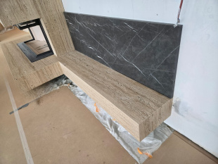Каминный портал из травертина